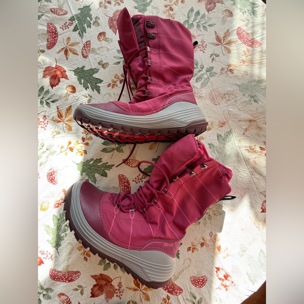 Teva Women's Fuchsia and Gray Winter Boots